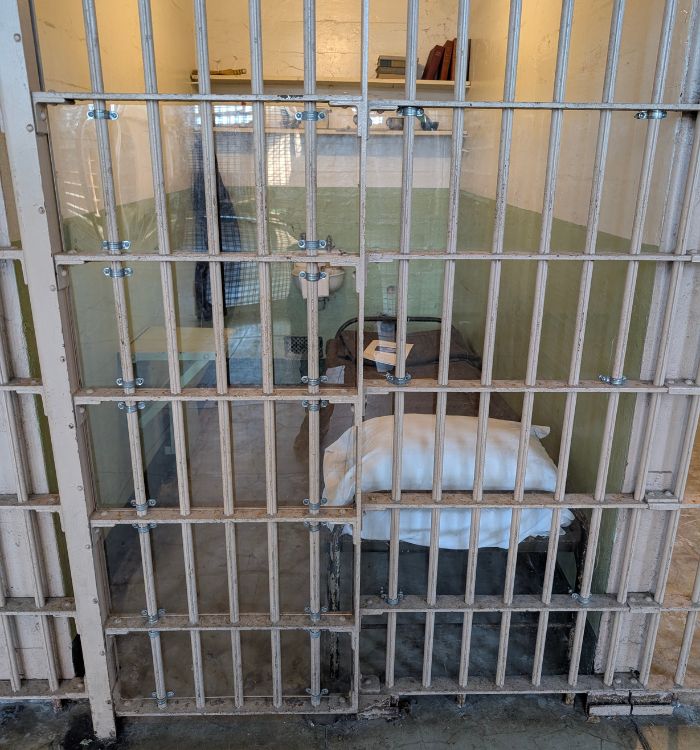 Looking inside the cell of one of the famous prison escapees in 1962 on Alcatraz.