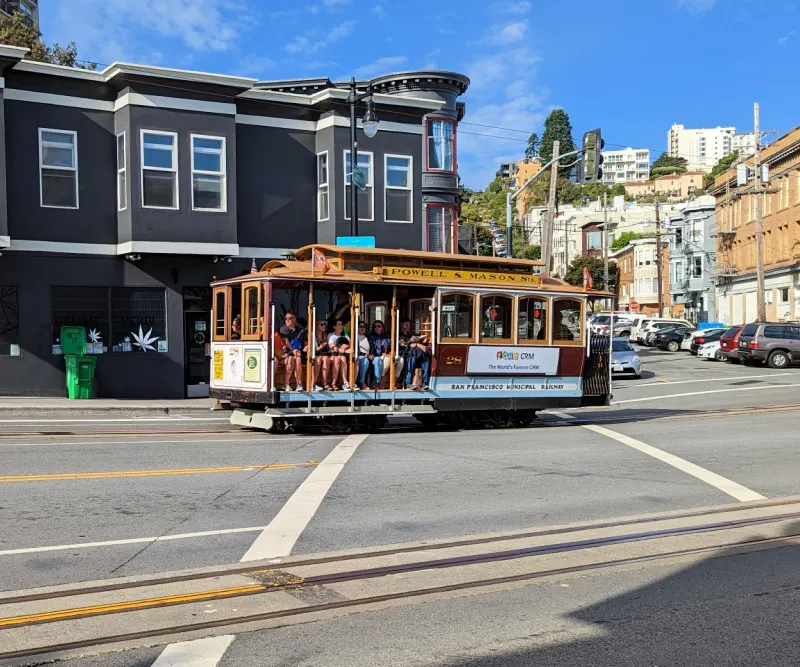 Powell & Mason Cable Car in San Francisco Powell & Mason Cable Car in San Francisco
