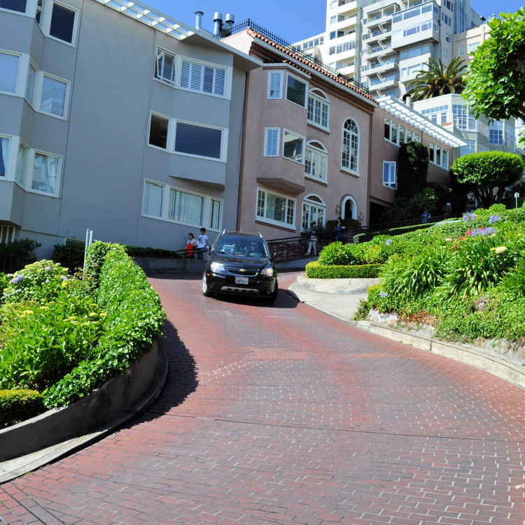 Car on Lombard Street