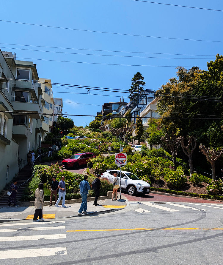 Cars and people on Lombard Street in San Francisco