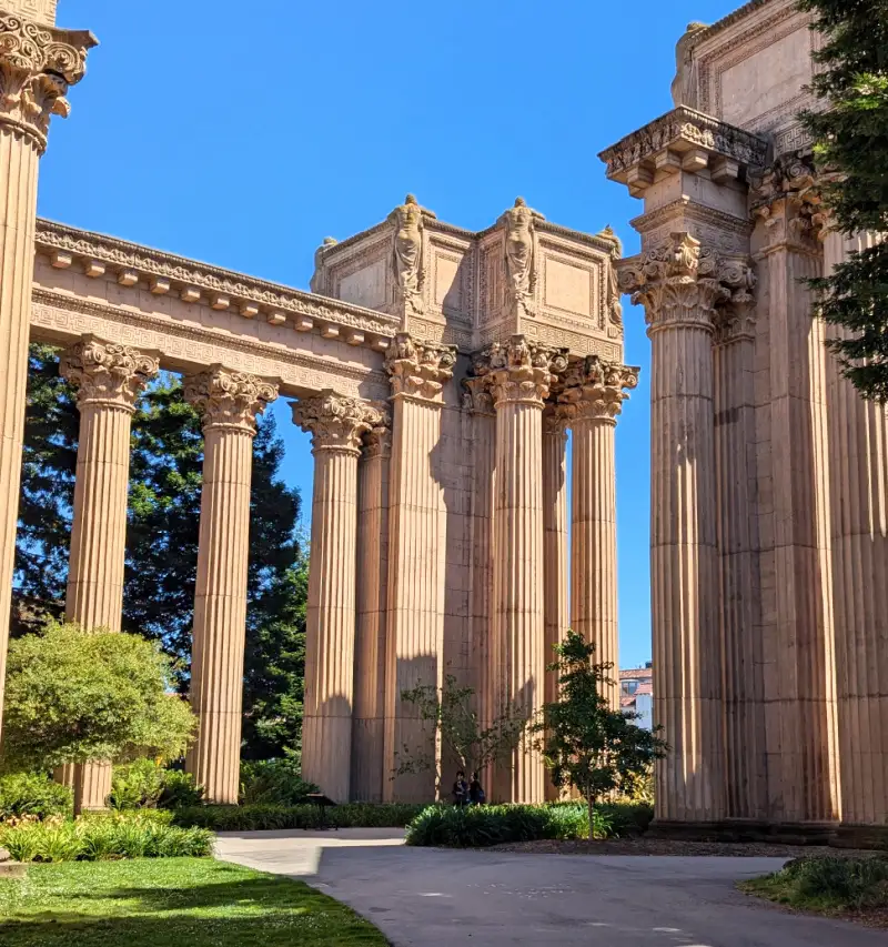 Columns at the Palace of Fine Arts Columns at the Palace of Fine Arts