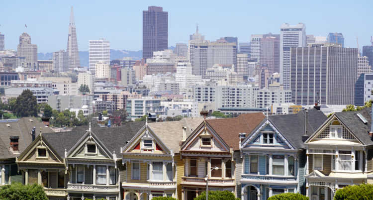 Downtown SF with the Painted Ladies in the foreground