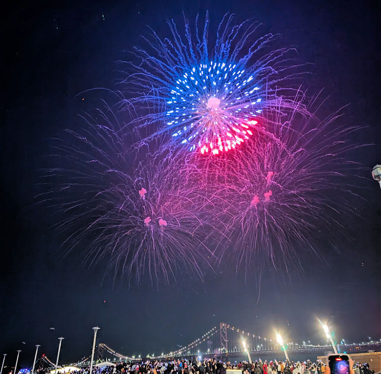 Fireworks on the Embarcadero for NYE in San Francisco