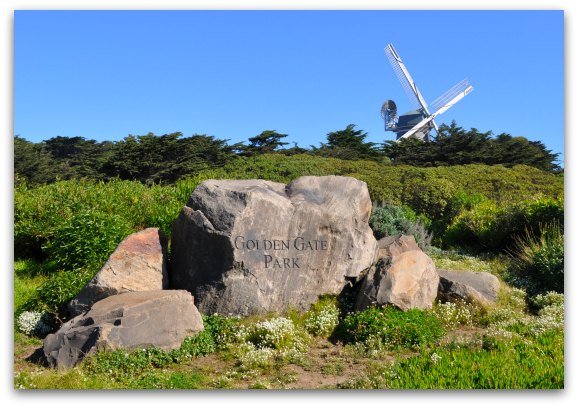 The entrance to Golden Gate Park from the Great Highway in San Francisco