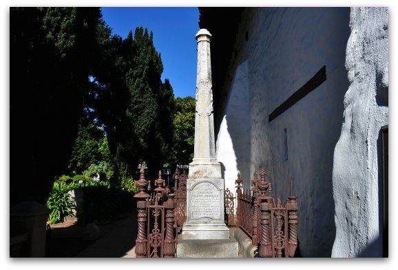 A grave stone in the Mission de Asis Cemetery.
