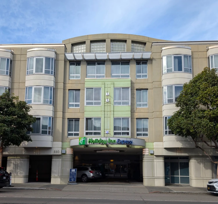 The Holiday Inn Express is a dog-friendly hotel in San Francisco's Fisherman's Wharf.