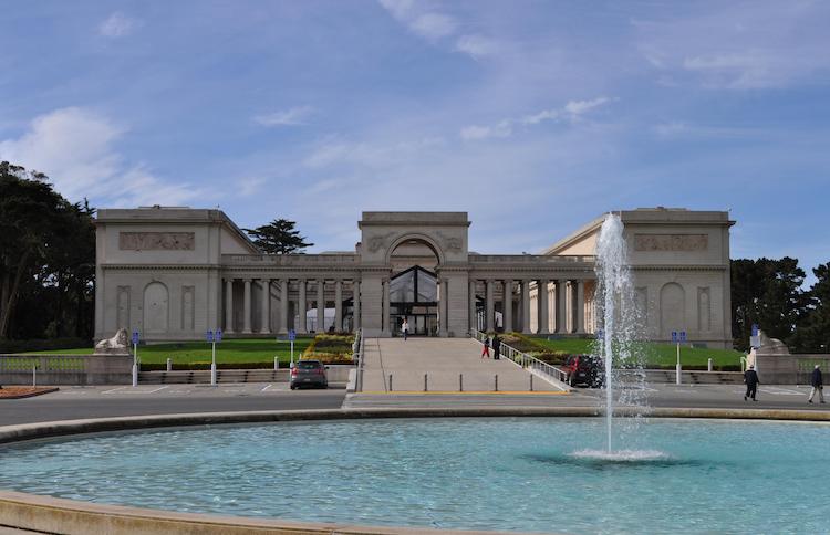 The outside of the Legion of Honor in San Francisco