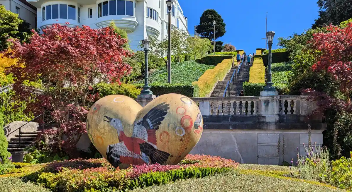 A picture of the top half of the Lyon Street Steps in San Francisco
