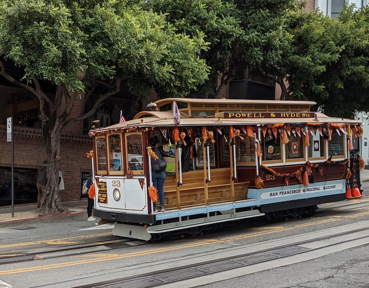 Powell-Hyde cable car making its way downhill