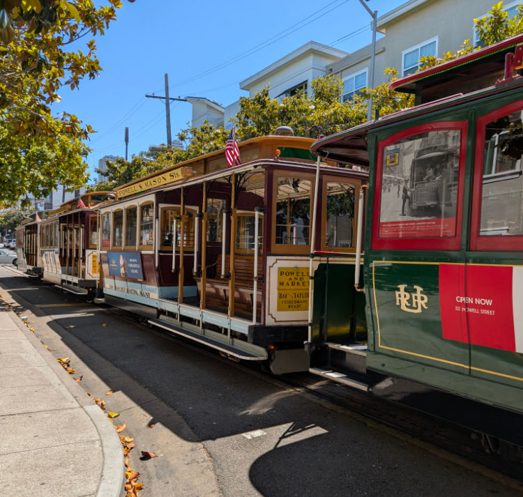 Powell-Mason cable car turnaround in Fisherman's Wharf