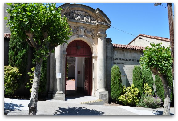 The entrance to the SFAI school