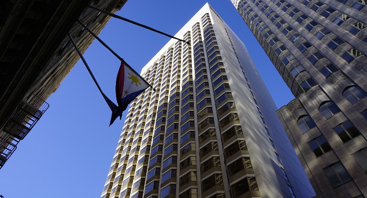 Tall Hotel in Union Square SF