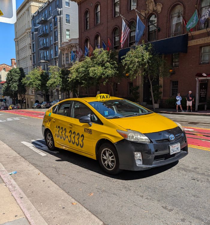 Taxi in San Francisco's Nob Hill District