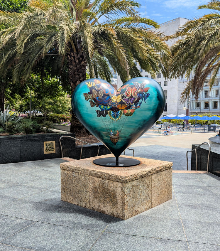The main plaza in Union Square has a gorgeous heart on each corner and a small green space that is perfect for pet owners staying here.